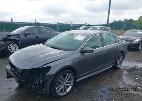 2017 Volkswagen Passat 1.8T R-Line из США, поврежденный, VIN 1VWDT7A31HC054764